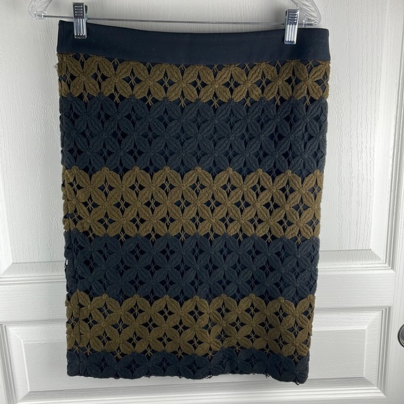 LOFT Crochet Overlay Pencil Skirt Size 8 - Picture 1 of 6